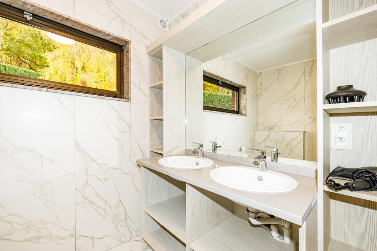 Luxueuse Et Spacieuse Villa Avec Sauna Et Piscine มัลเมอดี ภายนอก รูปภาพ
