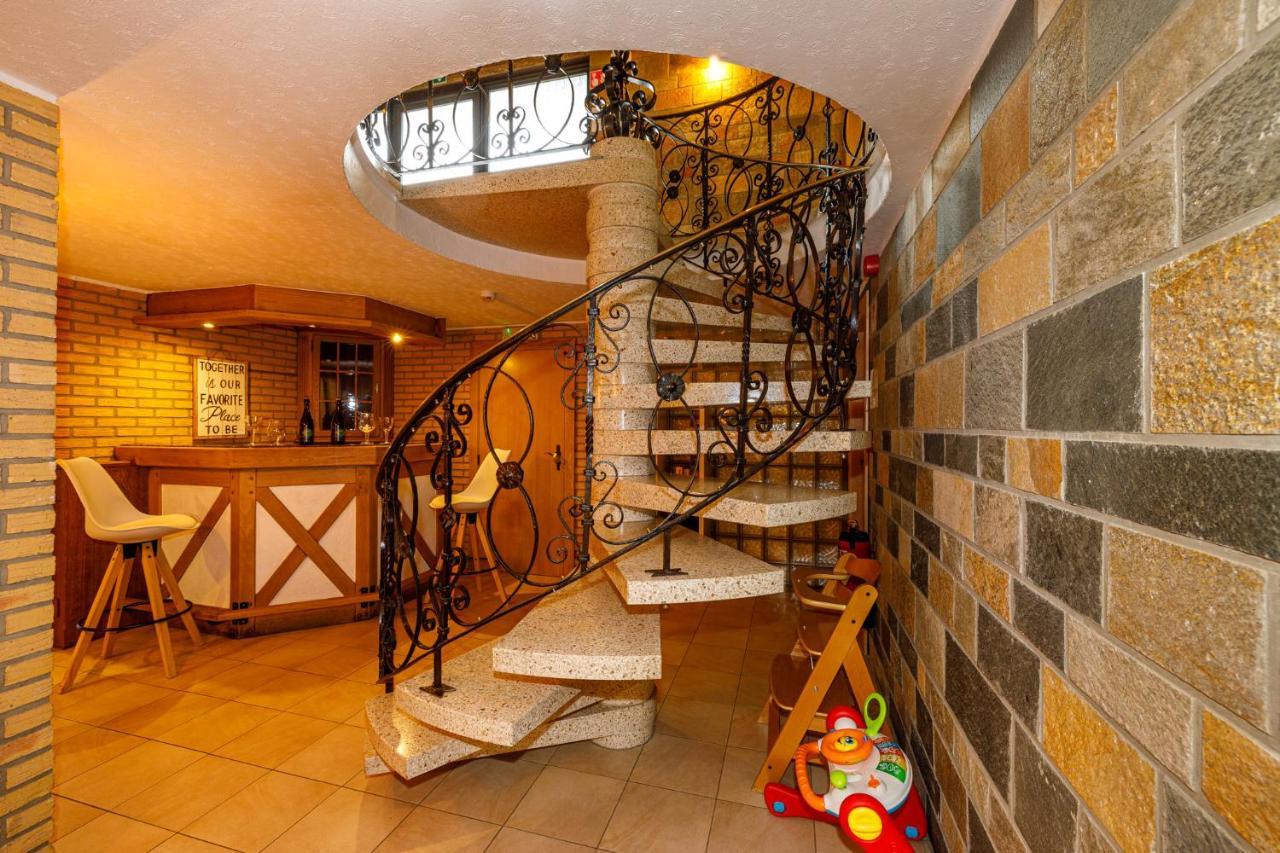 Luxueuse Et Spacieuse Villa Avec Sauna Et Piscine มัลเมอดี ภายนอก รูปภาพ