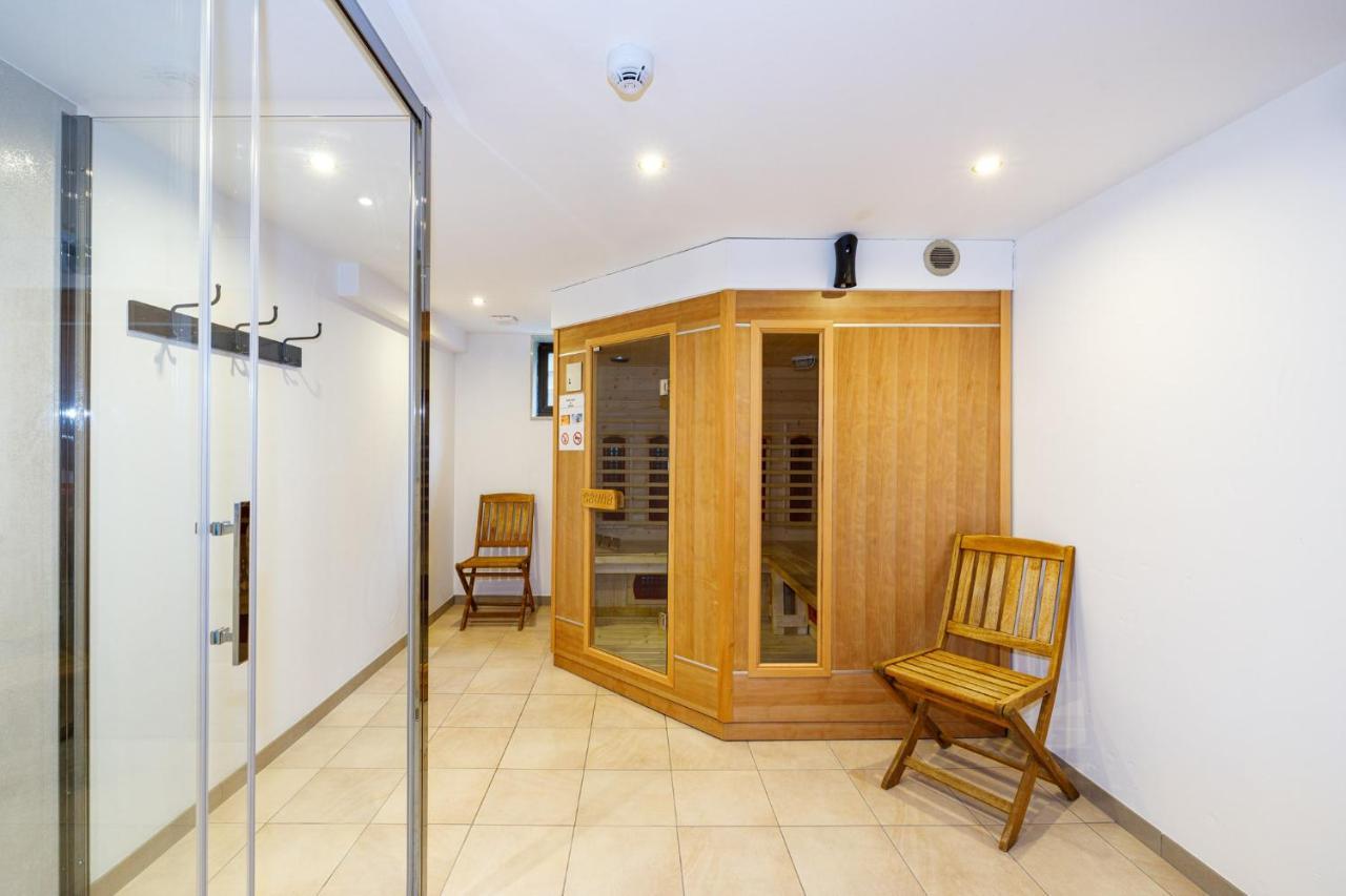 Luxueuse Et Spacieuse Villa Avec Sauna Et Piscine มัลเมอดี ภายนอก รูปภาพ