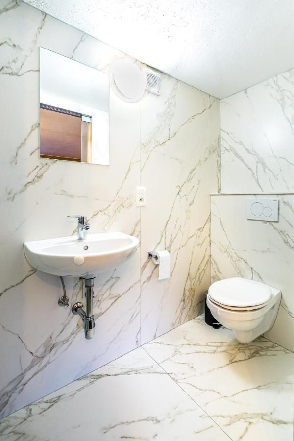 Luxueuse Et Spacieuse Villa Avec Sauna Et Piscine มัลเมอดี ภายนอก รูปภาพ